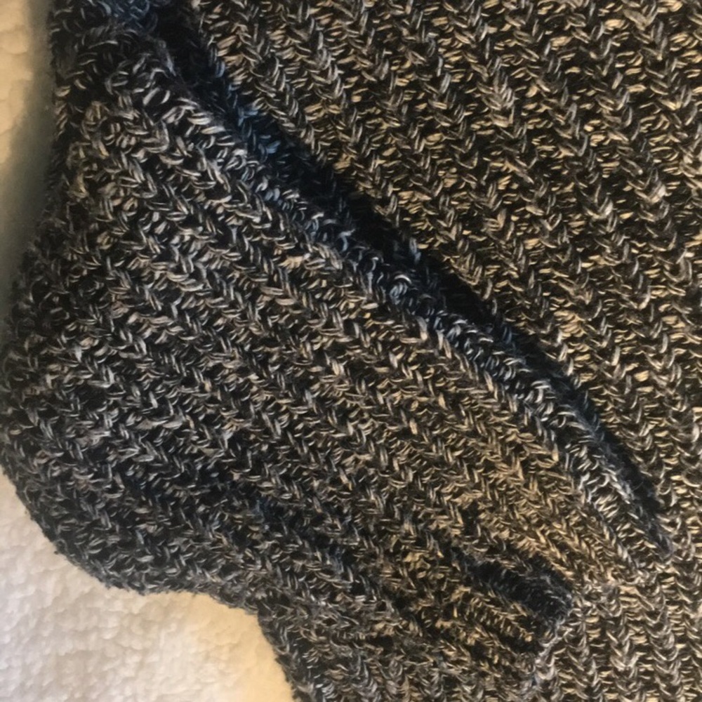 chunky knit v neck sweater - Picture 2 of 3